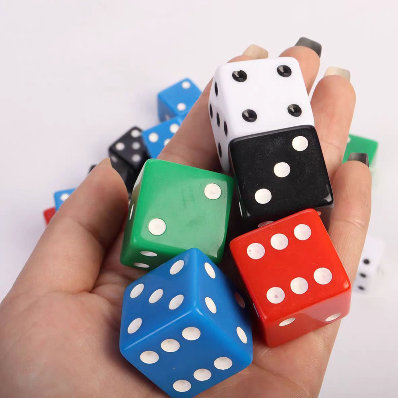Party Games App - D6スクエアダイス キューブ 25MM 数字入り ドット付き パーティーギフト
