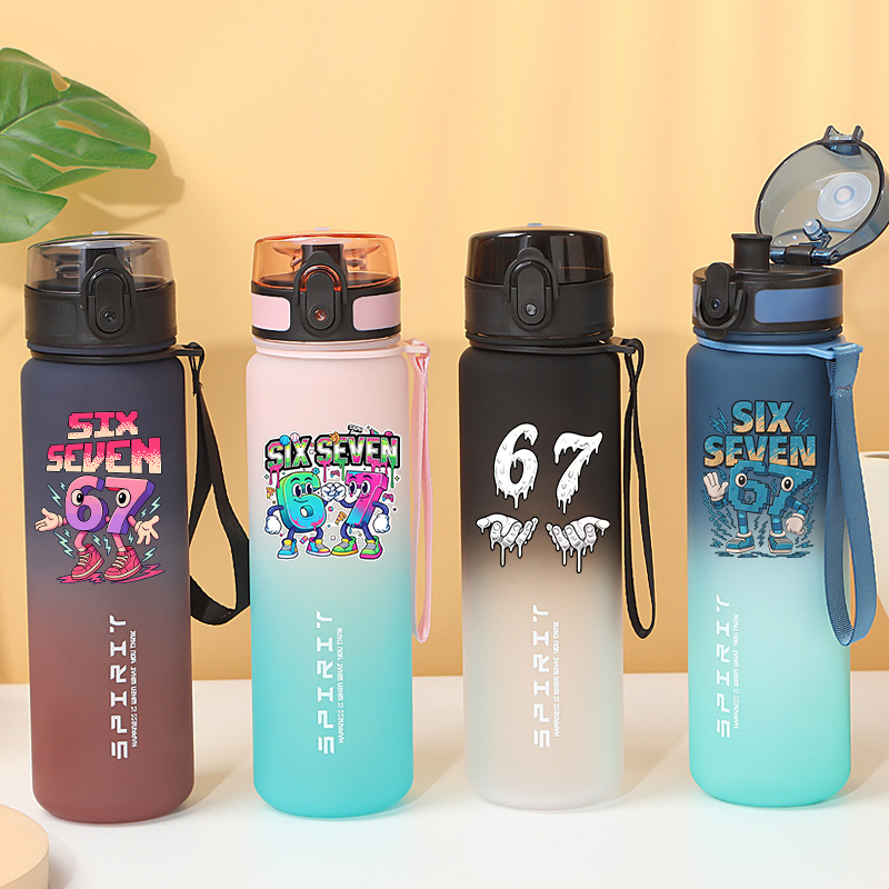 Party Games App - ステル・ア・ブレインロット・スポーツウォーターボトル800ml シックスセブンゲーム 子供用漏れ防止プラスチック製ドリンクカップ 男の子 女の子 アウトドアフィットネス水筒