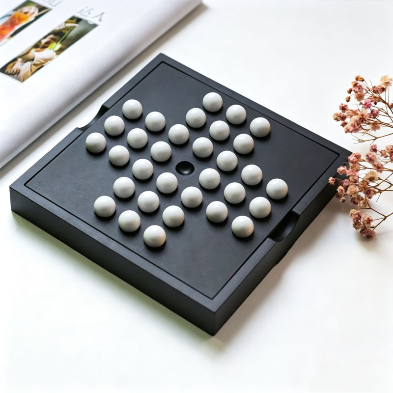 ヨーロッパクラシックシングルチェスペグソリティア教育用戦略ボ - Party Games Board Game のレビューと価格